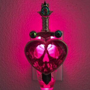 Bath and Body Works Disney Villains Collection Evil Queen Pierced Heart Wallflow